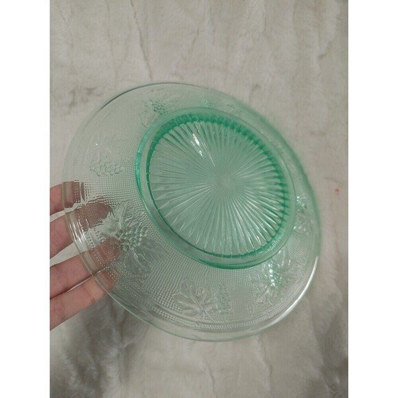 Westmoreland Green Vaseline Glass Grape & Leaf Woolworth Plate circa 1930-Glows! - Picture 9 of 10
